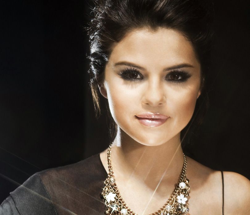  photo selena-gomez-hot-wallpapers-10_zps1736361e.jpg