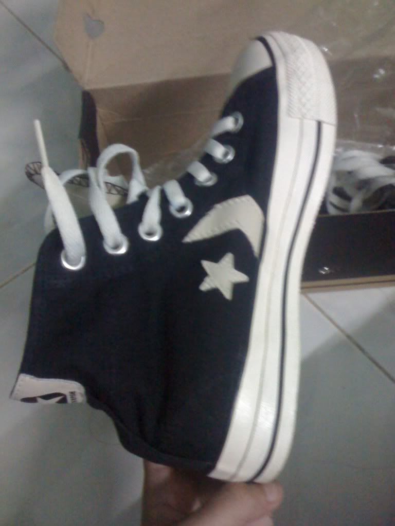 mình có đôi converse ,giúp mình fân biệt đi các bạn... - 2