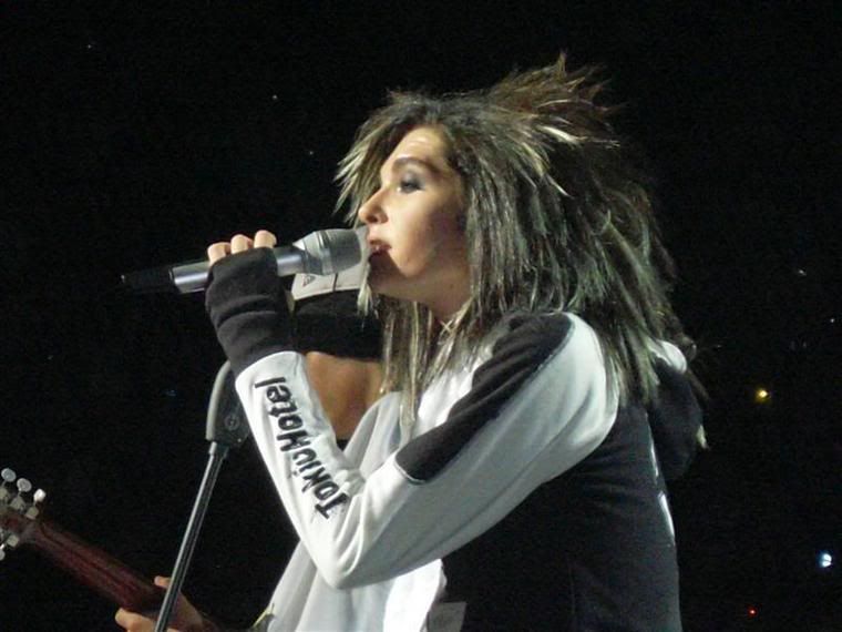 http://i250.photobucket.com/albums/gg256/tokiohotelbalcan/Live%20on%20Stage/2008/1000%20Tours/European%20Tour/Brussels%20Mar%203%202008/by%20Goldy_48/2nr1w95.jpg