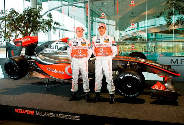 MC Laren-Mercedes MP4-24 modelini tanıttı