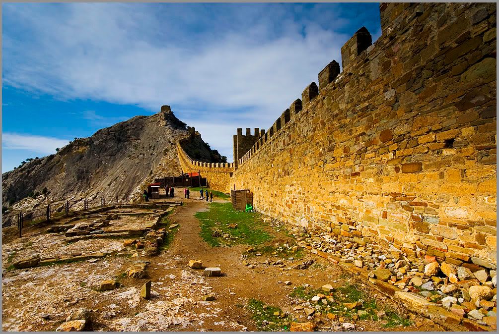 Старые стены: замки, крепости, дома (фото)