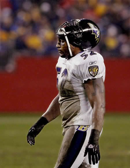 AP-pats-ravens-ray-lewis-walking_75.jpg