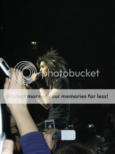 http://i250.photobucket.com/albums/gg256/tokiohotelbalcan/Live%20on%20Stage/2008/1000%20Tours/European%20Tour/Brussels%20Mar%203%202008/by%20Goldy_48/20rww36.jpg