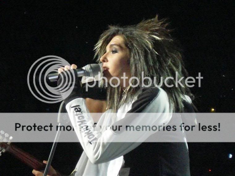 http://i250.photobucket.com/albums/gg256/tokiohotelbalcan/Live%20on%20Stage/2008/1000%20Tours/European%20Tour/Brussels%20Mar%203%202008/by%20Goldy_48/2nr1w95.jpg