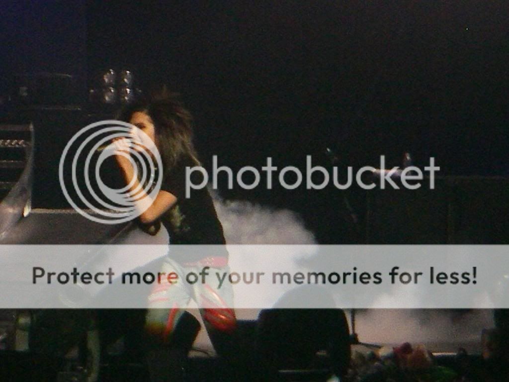 http://i250.photobucket.com/albums/gg256/tokiohotelbalcan/Live%20on%20Stage/2008/1000%20Tours/European%20Tour/Brussels%20Mar%203%202008/by%20punky/2me6936-831444.jpg