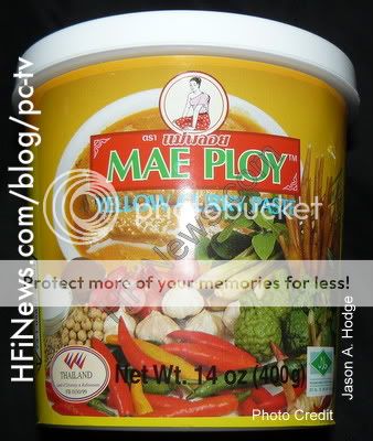 Picture of yellow Thai curry paste courtesy of HFiNews.com
